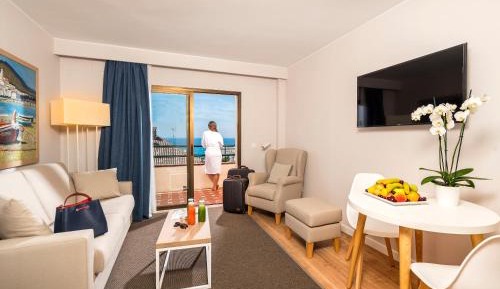 Deluxe Double Room with Balcony and Sea View