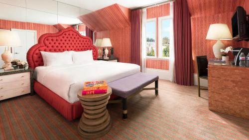 Deluxe King Room