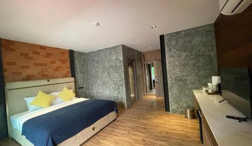King Room with Balcony
