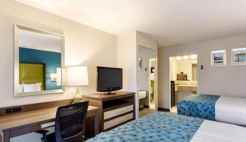 Queen Room with Two Queen Beds - Non-Smoking