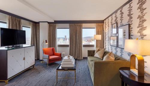 One Bedroom Suite - 1 King Bed