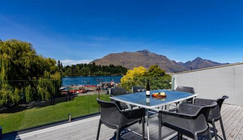 Apartment 6 with Lake View