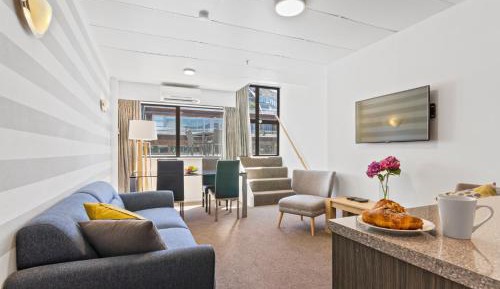 Apartment 8 with Mountain View