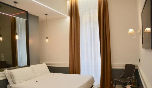 Deluxe Double or Twin Room with City View