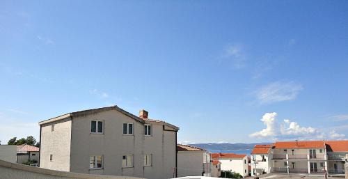 One-Bedroom Apartment with View