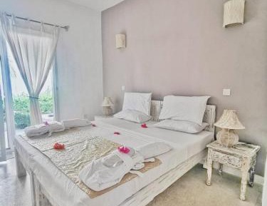 Queen Room with Garden View
