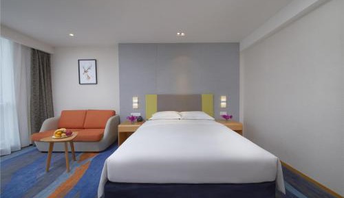 Standard King Room with City View