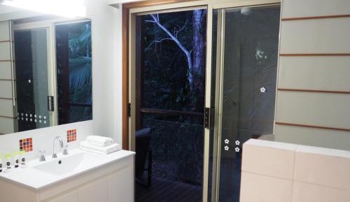Lorikeet One-Bedroom Cottage with Spa
