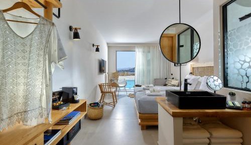 Junior Suite with Garden or Side Sea View & Sharing Pool