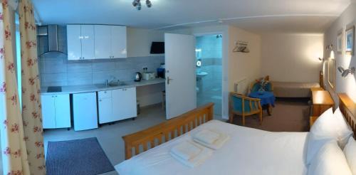Room 8