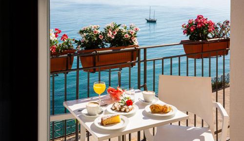 Quadruple Room with Balcony and Sea View
