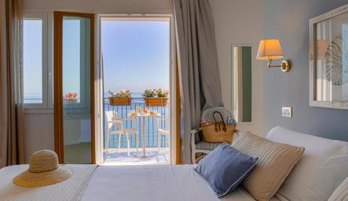 Double or Twin Room with Balcony and Sea View