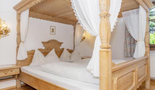 One-Bedroom Apartment with Balcony
