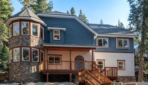 Three-Bedroom Holiday Home 