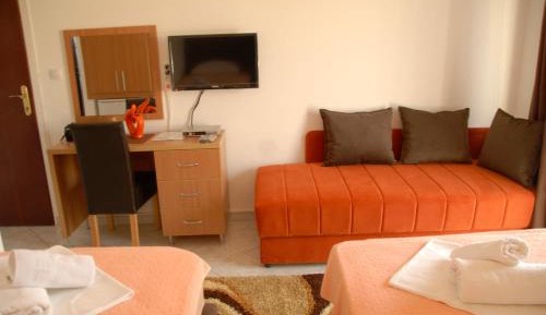 Superior Triple Room with Balcony and Garden View