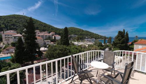 Double or Twin Room with Partial Sea View