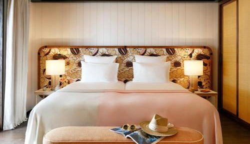 Two-bedroom Deluxe Suite Pool and Sea view