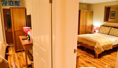 Deluxe Family Suite (4 Adults + 2 Children)