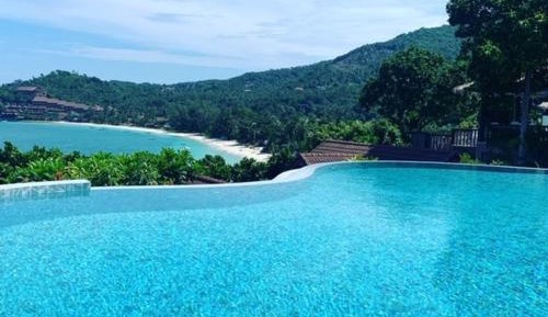 Bungalow with Pool View