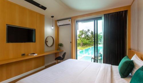 Superior Double Room with Pool Access 