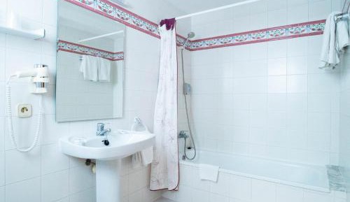 Basic Double Room without Balcony