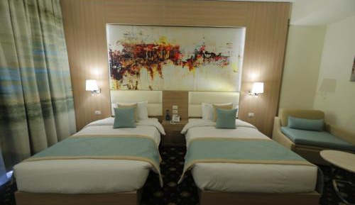 Standard Twin Room with Pool View