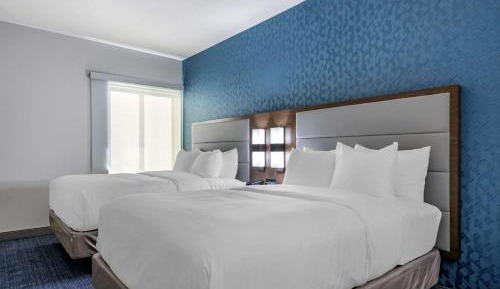 Queen Suite with Two Queen Beds - Non-Smoking