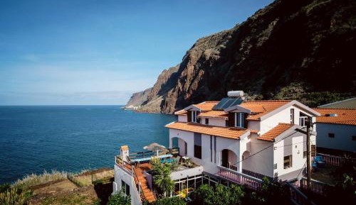 Deluxe Double Room with Balcony and Sea View