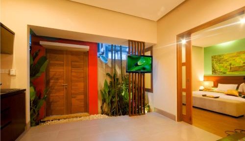 One-Bedroom Apartment with Garden View