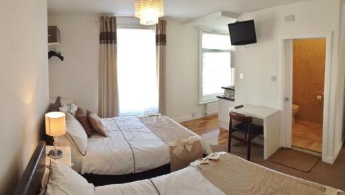 Family Room with En-Suite and Kitchenette