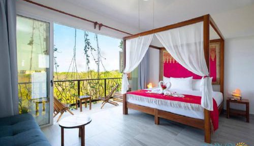 Luxury King Suite with 100% Ocean View