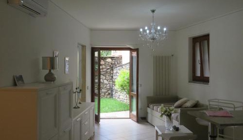 Apartment with Garden View