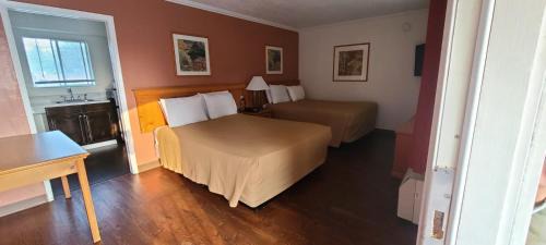 Deluxe Queen Room with Two Queen Beds