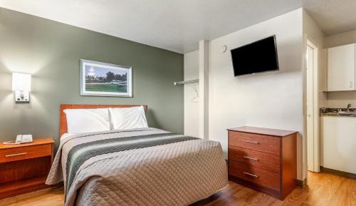 Studio Queen Room Disability Access Non-Smoking 