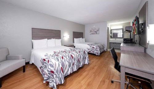 Deluxe Queen Room with 2 Queen Beds Smoke Free