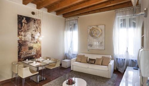 One-Bedroom Apartment - Shakespear House - Via Dietro Filippini 2