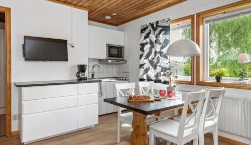 Cottage (5 Adults)