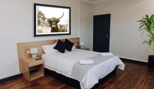 Queen Room with Private Bathroom