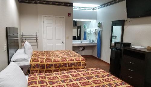 Queen Room with Two Queen Beds - Non-Smoking - Disability Access