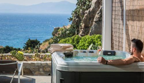 HONEYMOON Suite with Private Outdoor Jacuzzi