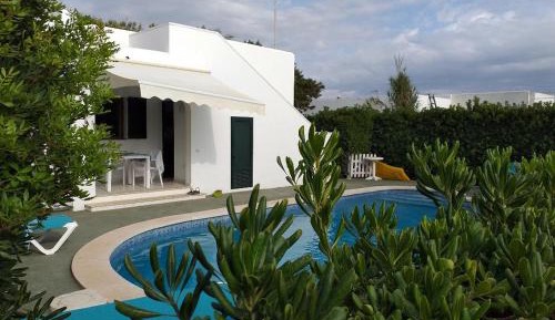 Apartment with Pool View 
