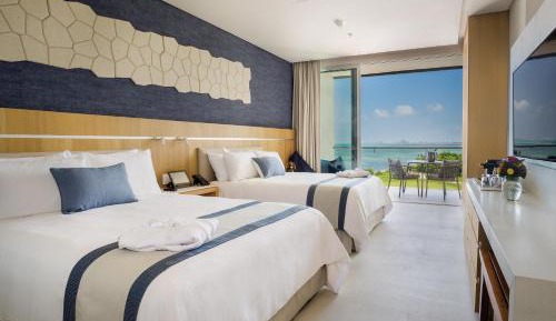 Deluxe Golf and Ocean View 2 Queens