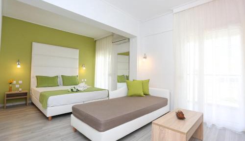 Deluxe Room (2 Adults + 1 Child)