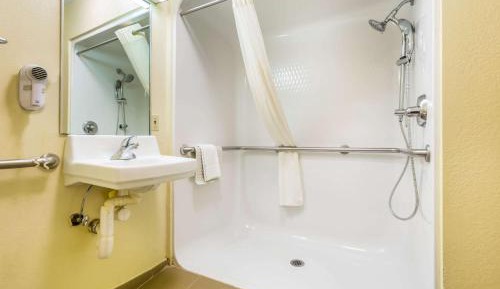 King Room - Accessible/Non-Smoking
