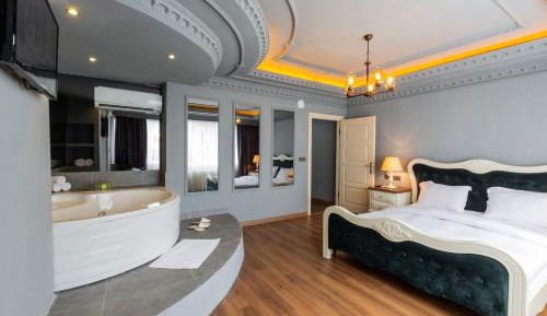 Two-Bedroom Apartment with Jacuzzi