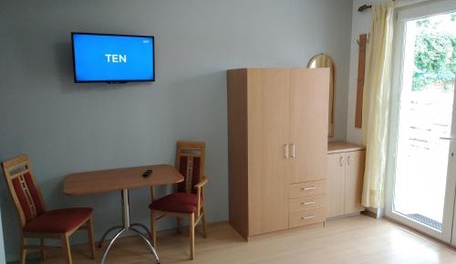 Triple Room with Kitchenette and Private Entrance
