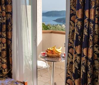 Triple Room with Terrace and Sea View