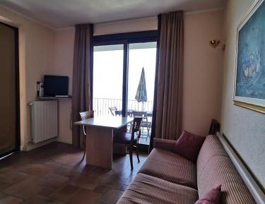 One-Bedroom Apartment (4 Adults)