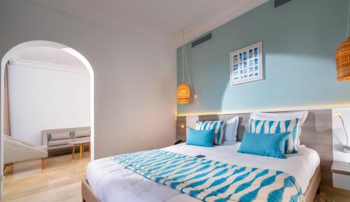 Deluxe Double Room with Side Sea View