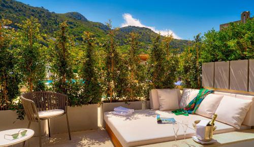 Capri Suite with Rooftop sea view